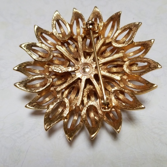 Vintage Signed Roget TM Large Gold Tone Metal Flower Brooch Pin - Picture 10 of 12